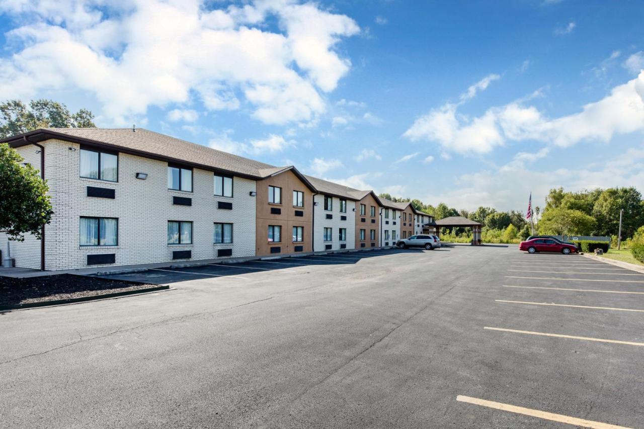 Quality Inn & Suites Metropolis I-24 Exteriör bild
