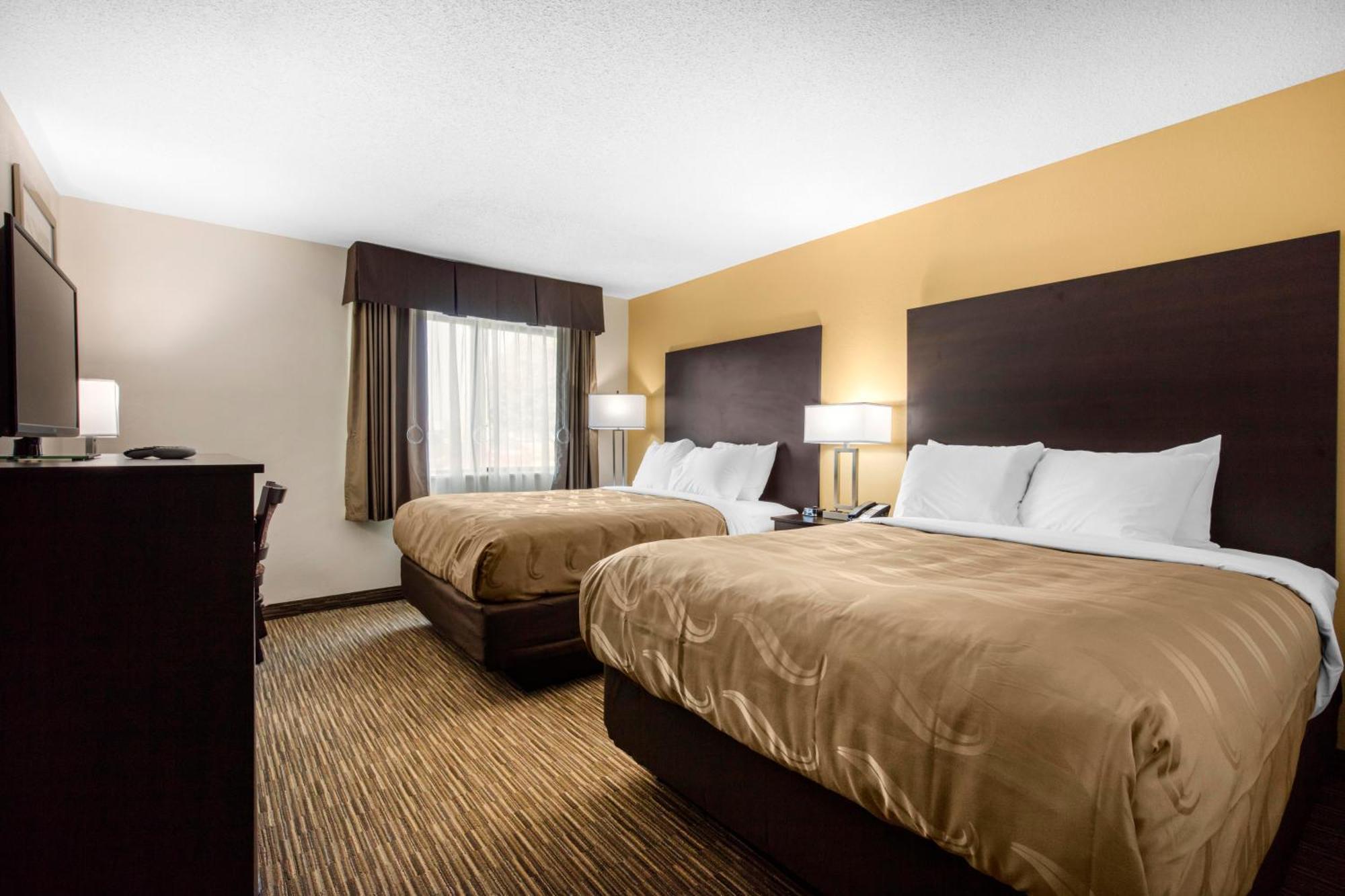 Quality Inn & Suites Metropolis I-24 Exteriör bild