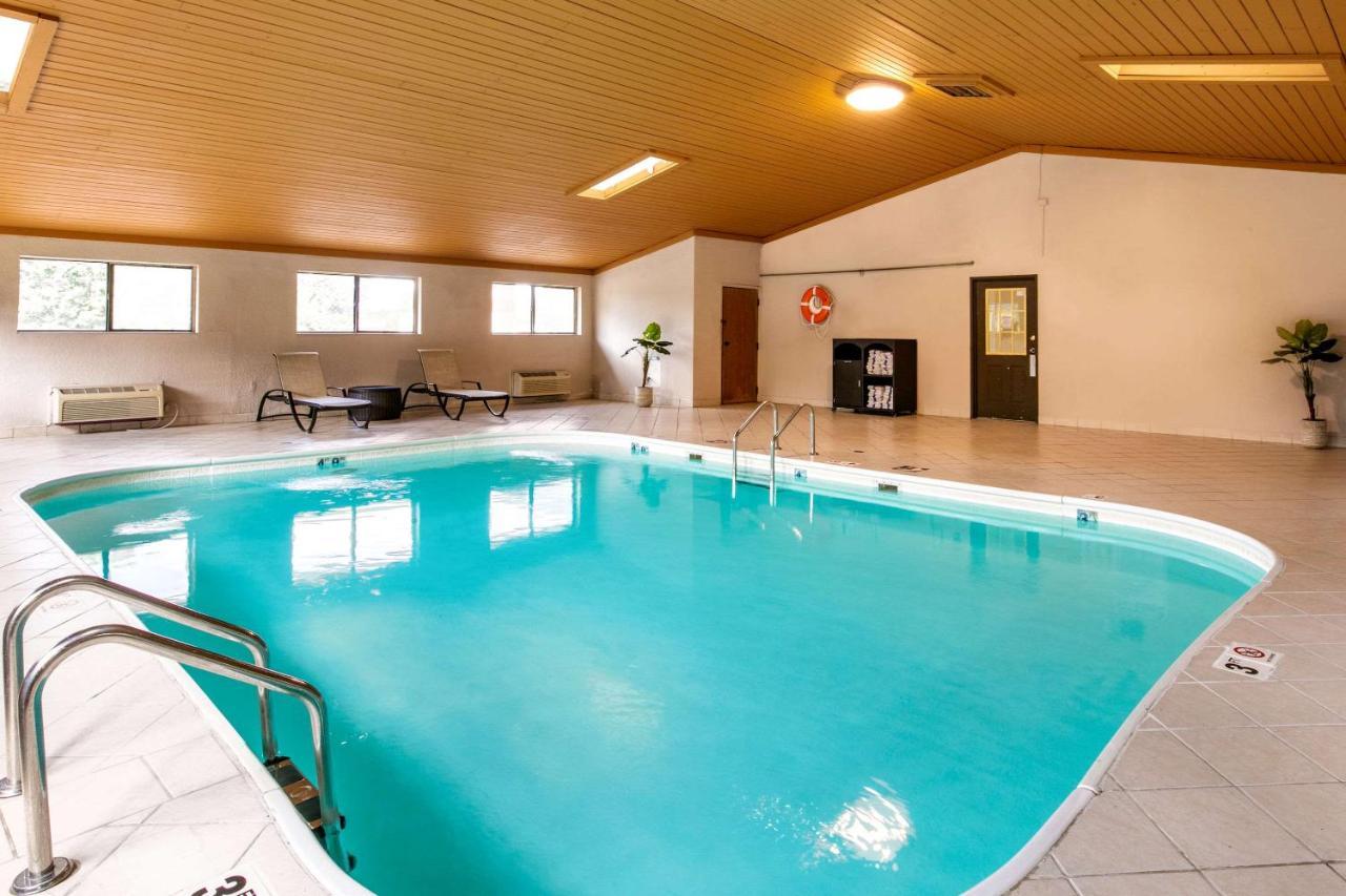 Quality Inn & Suites Metropolis I-24 Exteriör bild