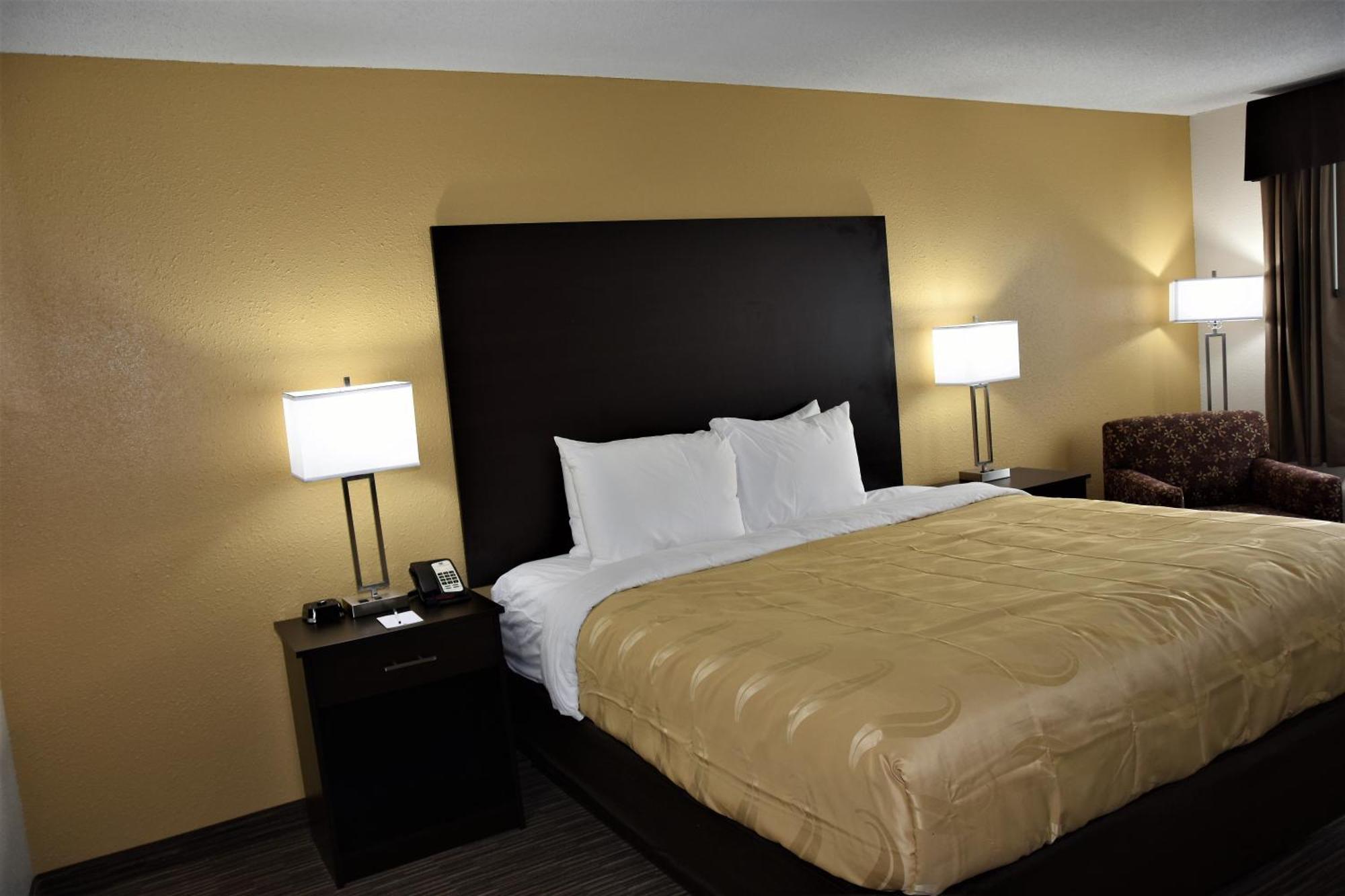 Quality Inn & Suites Metropolis I-24 Exteriör bild