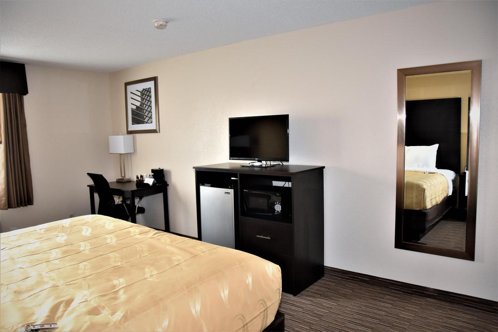 Quality Inn & Suites Metropolis I-24 Exteriör bild