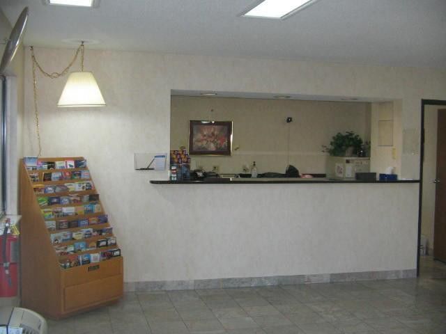 Quality Inn & Suites Metropolis I-24 Exteriör bild