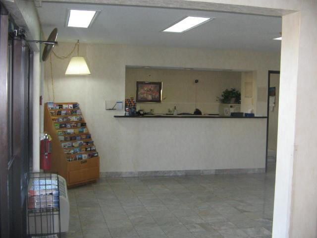 Quality Inn & Suites Metropolis I-24 Exteriör bild