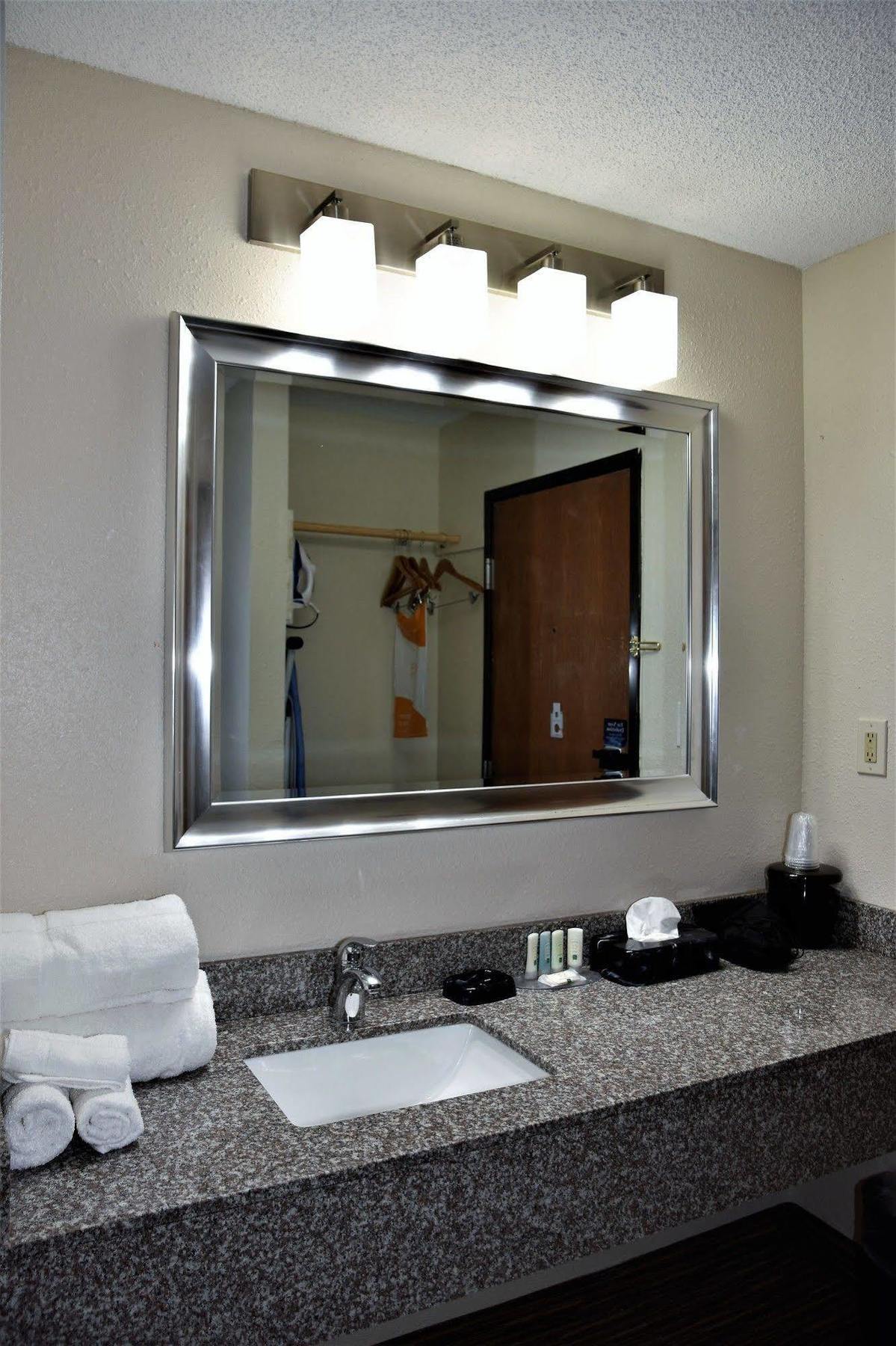 Quality Inn & Suites Metropolis I-24 Exteriör bild