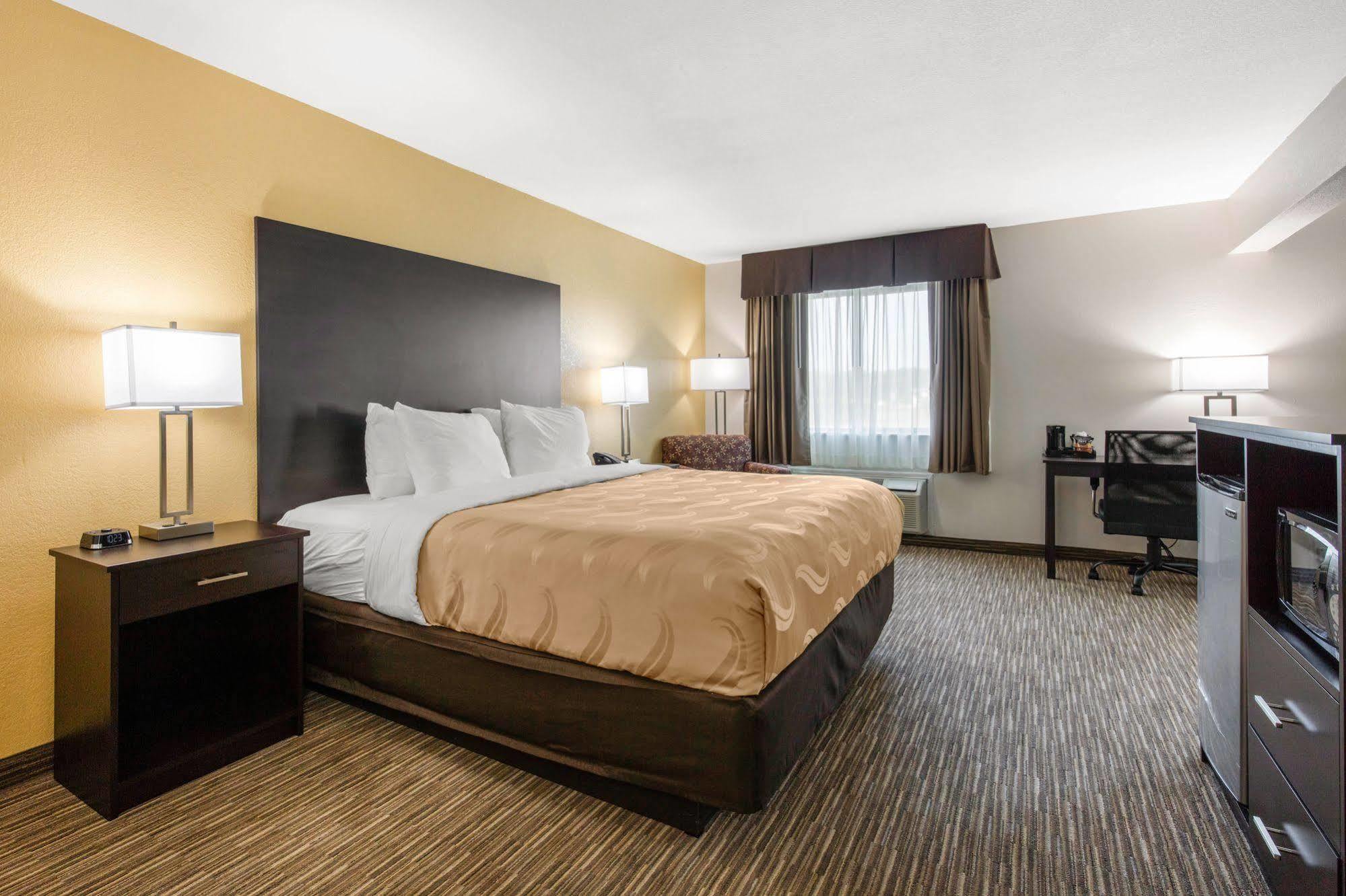 Quality Inn & Suites Metropolis I-24 Exteriör bild