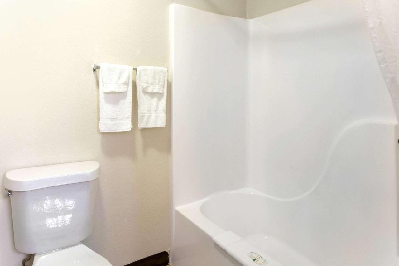Quality Inn & Suites Metropolis I-24 Exteriör bild